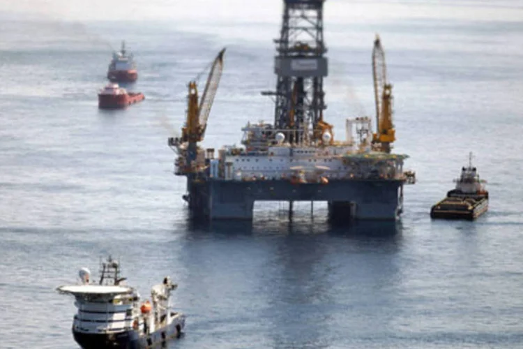 Na operação para parar o vazamento, a BP injetou uma lama pesada antes de aplicar o cimento (.)