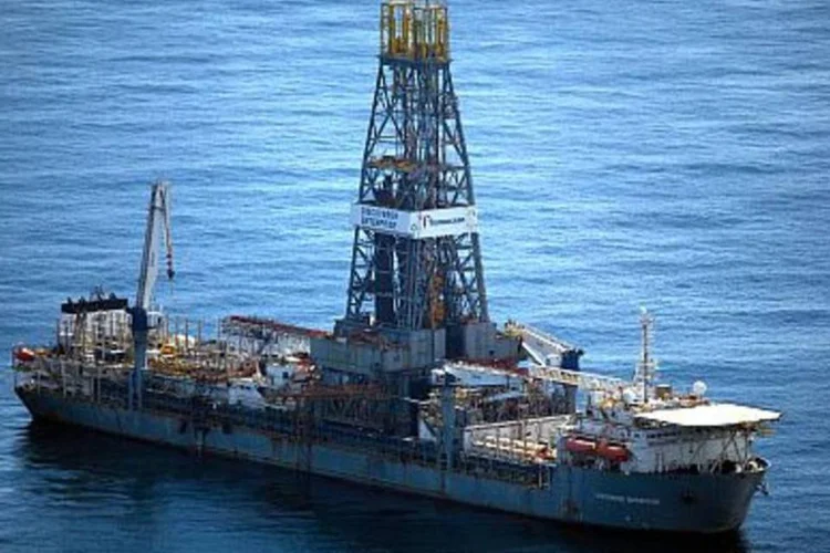 Navio auxilia na limpeza do Golfo do México após vazamento (.)