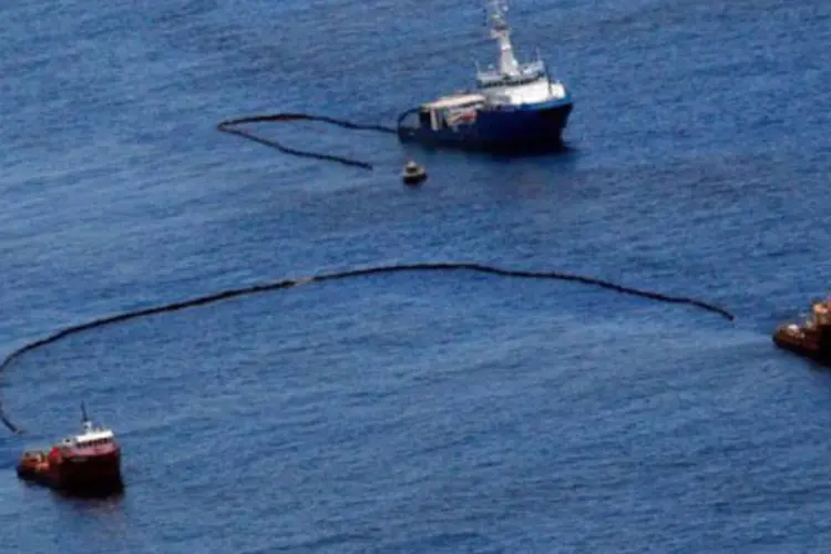 Embarcações tentam cercar vazamento de petróleo no Golfo do México (.)