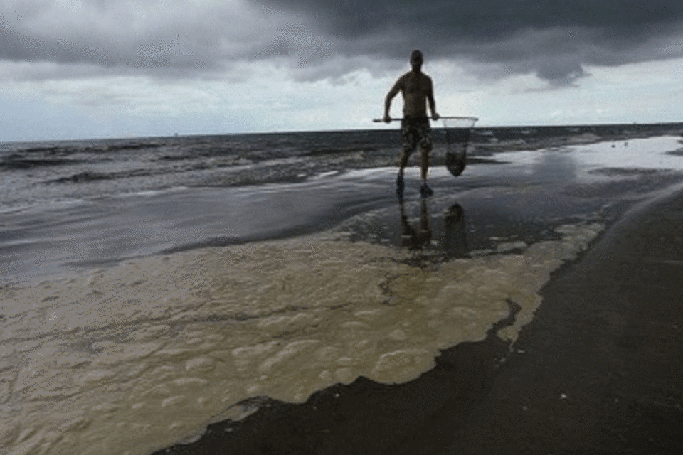 Quase 80% do petróleo derramado no Golfo continua no oceano