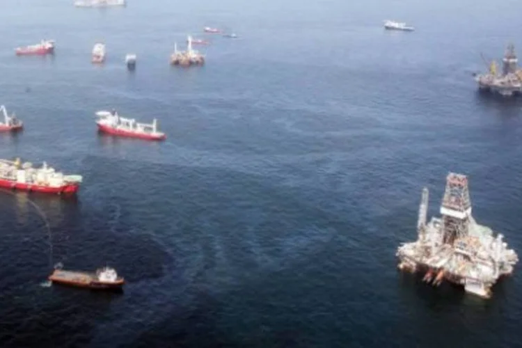 BP: imagem arranhada após vazamento de óleo do Golfo do México (.)