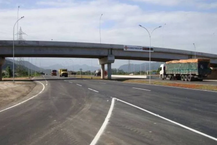
	BR-101, em Santa Catarina: a manifesta&ccedil;&atilde;o provocou um congestionamento de 17 quil&ocirc;metros.
 (Divulgação/DNIT)