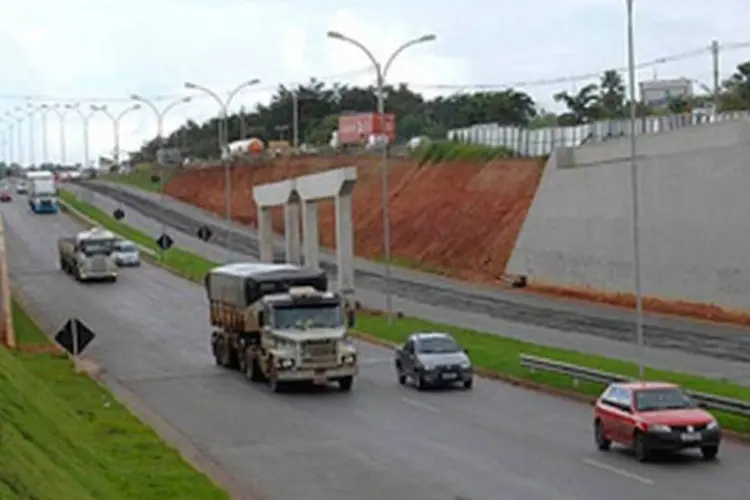
	Rodovia federal BR-153, em Goi&aacute;s: trecho atende &agrave; Zona Franca de Manaus, permitindo escoamento de bens de consumo de Bel&eacute;m para o Centro-Oeste e Sudeste (Divulgação/DNIT)