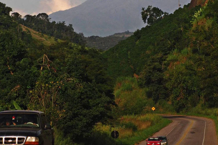 
	Trecho da BR-262 (MG-ES): o chamado &quot;risco-DNIT&quot; est&aacute; entre as poss&iacute;veis causas para o leil&atilde;o da BR-262 (ES-MG) n&atilde;o ter tido nenhum interessado
 (Humberto do Lago Muller/Wikimedia Commons)