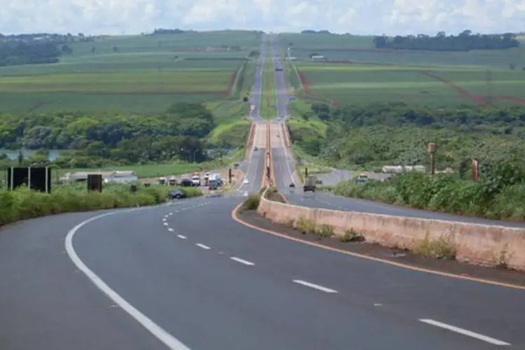 
	BR-050: para Dilma, o trecho de 436,6 quil&ocirc;metros da rodovia atrair&aacute; muitos investidores
 (Wikimedia Commons)