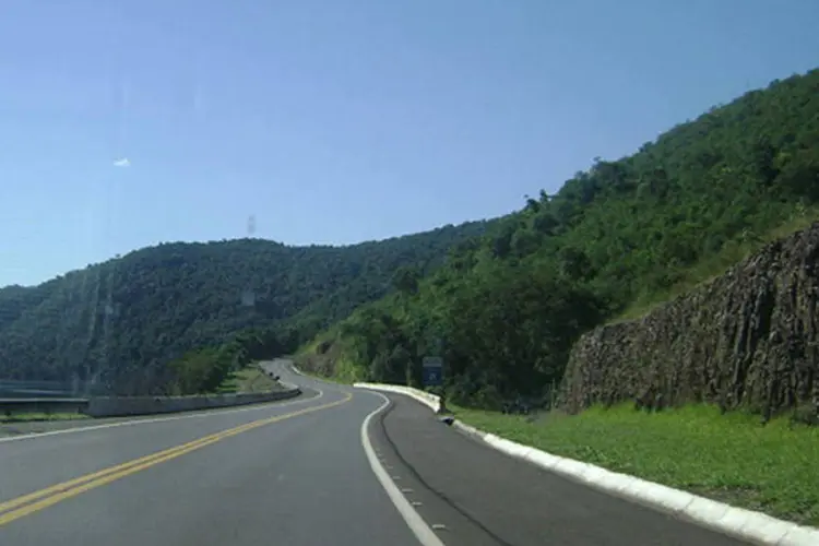 
	Rodovia BR-116:&nbsp;a Autopista Planalto Sul espera liberar o trecho &agrave;s 15h30.
 (Wikimedia Commons)