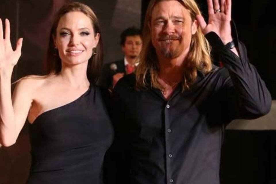 Angelina Jolie e Pitt mostram primeiras imagens do casamento