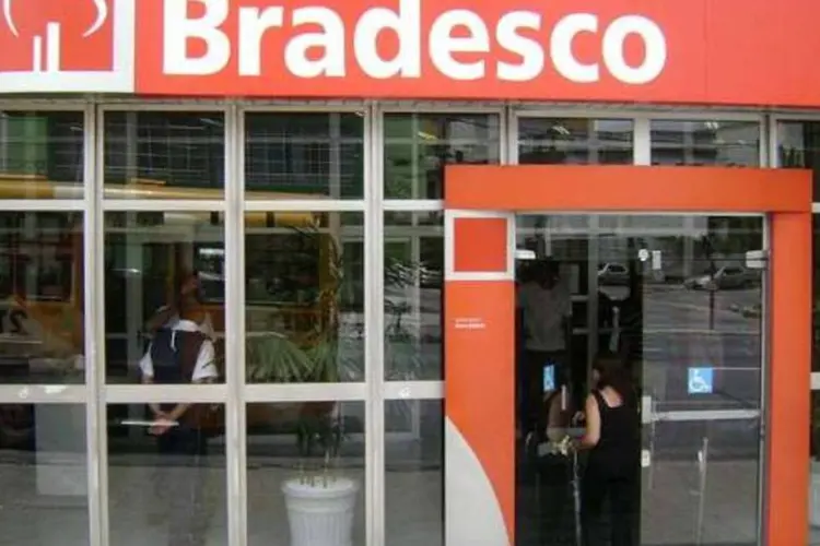 Papéis de grandes bancos como o Bradesco estão na carteira de fundos mais conservadores (Andrevruas/Wikimedia Commons)