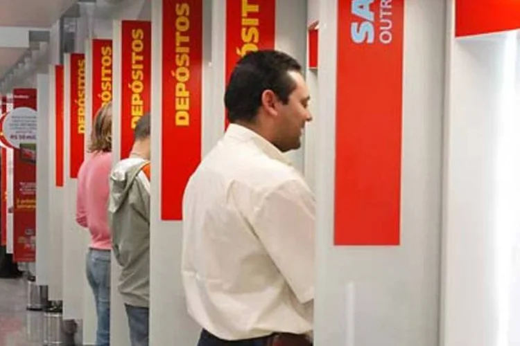 Agência do Bradesco: ascensão social dos clientes abre mercado para novos produtos (.)