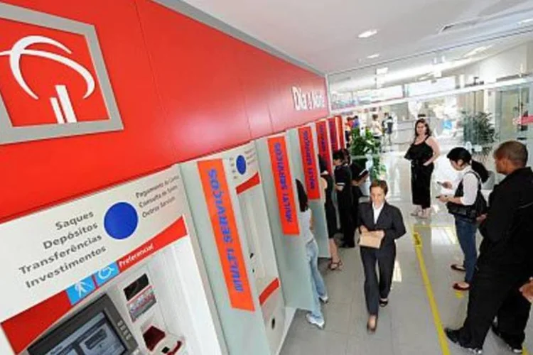 Bradesco: o consumo médio de seguros no Brasil é de 300 dólares por ano. Nos países que lideram esse ranking, o consumo chega a 2.500 dólares por ano (.)