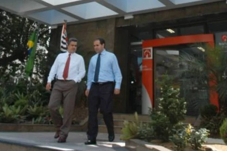 Analistas bo BofA Merrill Lynch elevaram a recomendação às ações do banco de neutra para compra (.)