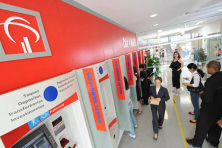 O banco termina o semestre com papéis valorizados em 4,35% desde janeiro, e 31,74% em relação a julho do ano passado (.)