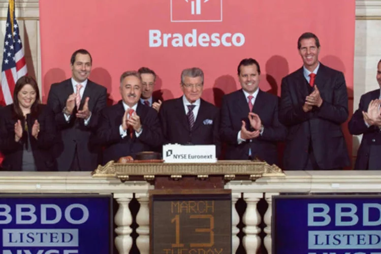 Os novos ADRs do Bradesco, que iniciaram cotados a US$ 16 cada, desciam 1,81% duas horas após o início da sessão em Wall Street, sob o valor de US$ 15,71 (Nyse/ Divulgação)
