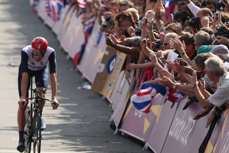 Bradley Wiggins: A prova desta quarta foi disputada ao longo de uma estrada plana, a sudoeste de Londres (Getty Images)