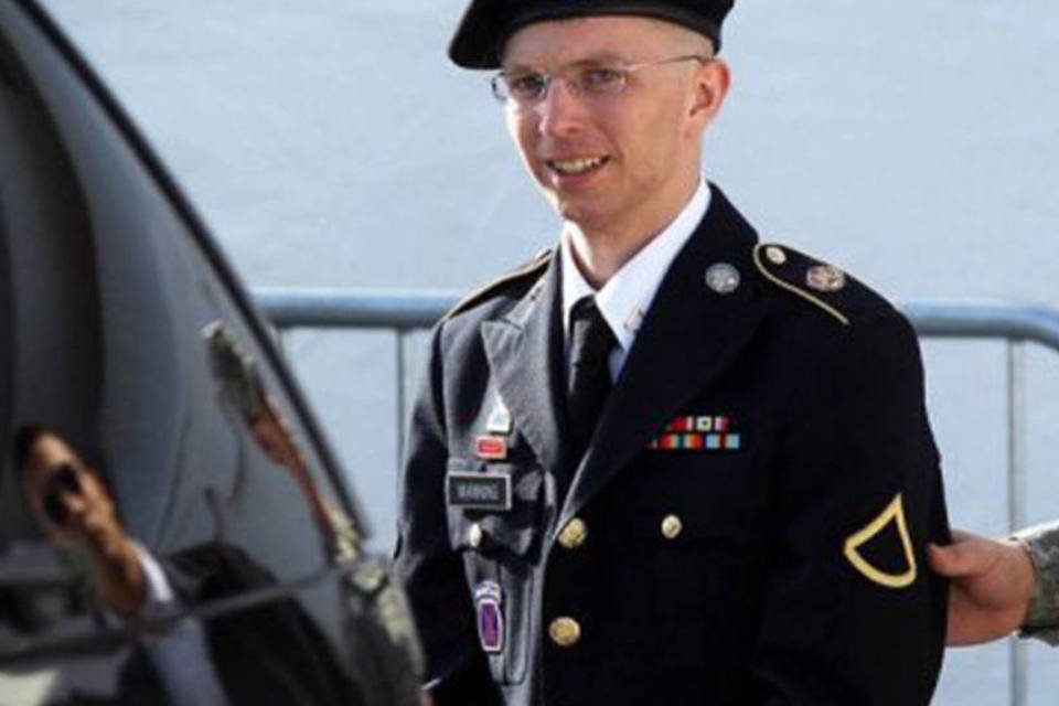 Juíza mantém acusações contra soldado Manning