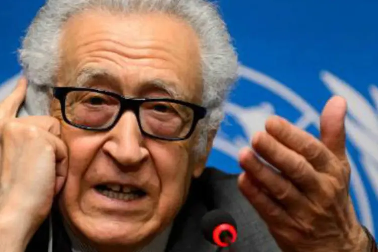 Brahimi participa de uma entrevista coletiva em Genebra: mediador da ONU pediu ajuda a "todos os países que têm influência para fazer com que o processo avance" (AFP)