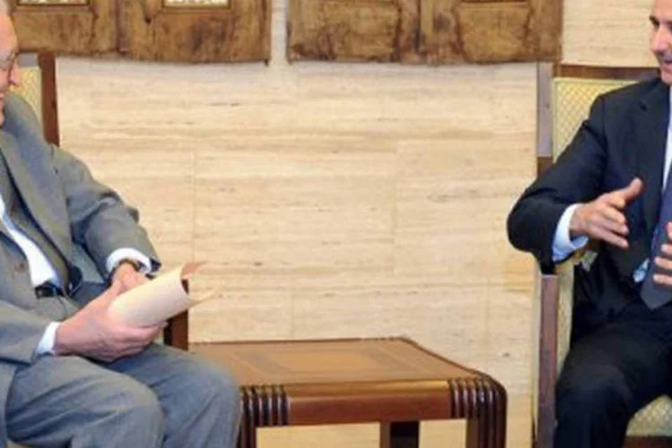 
	Brahimi conversa com Bashar al-Assad: no entanto, o governo s&iacute;rio disse que a decis&atilde;o final sobre a tr&eacute;gua ser&aacute; anunciada na quinta-feira
 (AFP)
