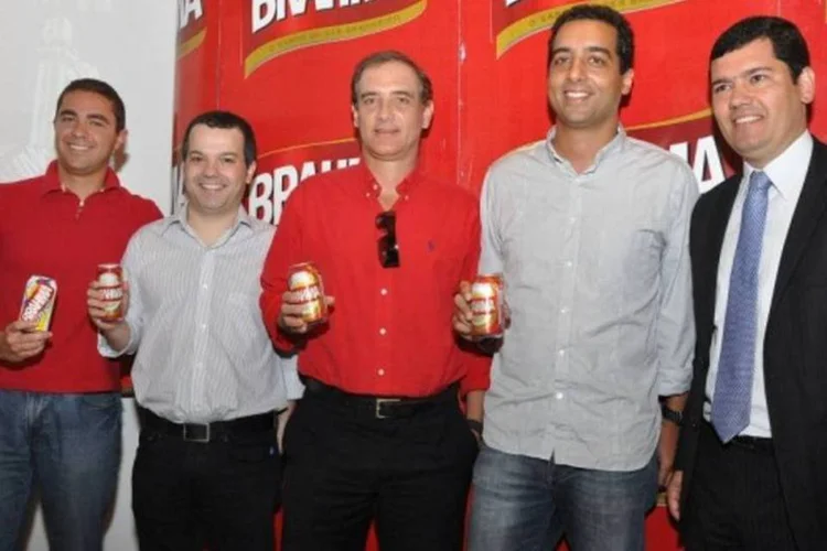 Na foto, Diogo Dias, Alexandre Loures e Alexandre Magno, da AmBev, Claudio Tinoco, da Saltur, e Paulo Salum, do Consorcio OCP (Divulgação)