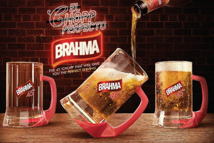 Caneca do "chope perfeito": agência desenvolveu caneca com inclinação perfeita (Divulgação)