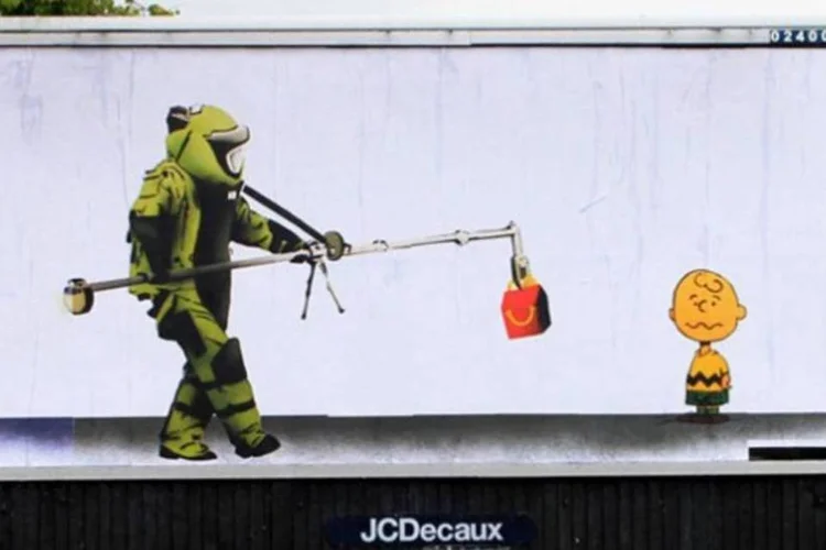 Outdoor invadido pelo Brandalism no Reino Unido (Divulgação/Brandalism)