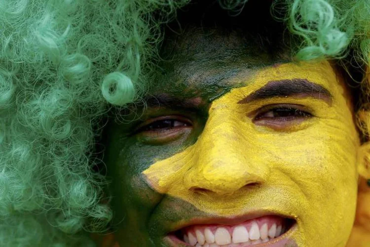 Copa do Mundo: torcedor do Brasil pinta cara de verde e amarelo (REUTERS/Laszlo Balogh/Reuters)