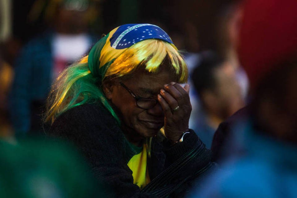 O Brasil perdeu. Nas ruas, gente triste e indignada