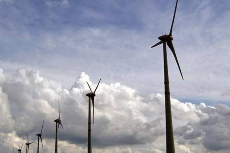 
	Um projeto e&oacute;lico previsto para gerar a mesma quantidade de energia de uma estrutura solar &eacute; at&eacute; 40% mais caro
 (Wikimedia Commons)