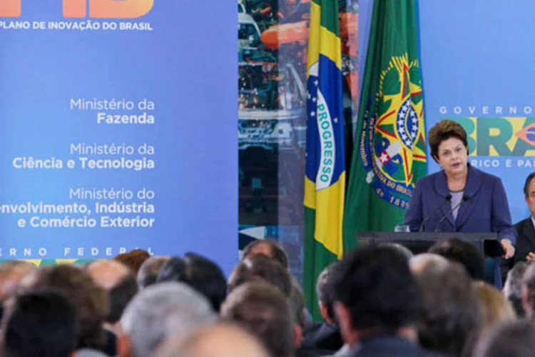 
	Dilma e Mercadante: o atual ministro da Educa&ccedil;&atilde;o deve assumir a chefia da Casa Civil
 (Roberto Stuckert Filho/PR)