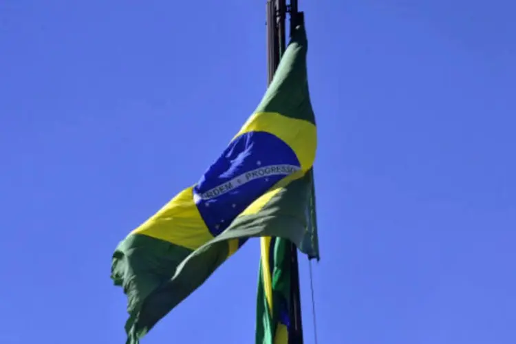 
	Bandeira do Brasil: FMI atribui o fraco desempenho do pa&iacute;s a um conjunto de fatores
 (Elza Fiúza/ABr)