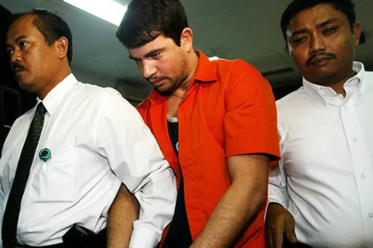 
	Rodrigo Gularte est&aacute; preso desde 2004 ap&oacute;s entrar na Indon&eacute;sia com 6 quilos de coca&iacute;na escondidos em pranchas de surfe e foi condenado &agrave; morte no ano seguinte
 (Dita Alangkara/AP)