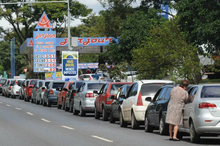 
	Protesto Dia sem Impostos no posto Jarjour, em Bras&iacute;lia
 (Antônio Cruz/ Agência Brasil)
