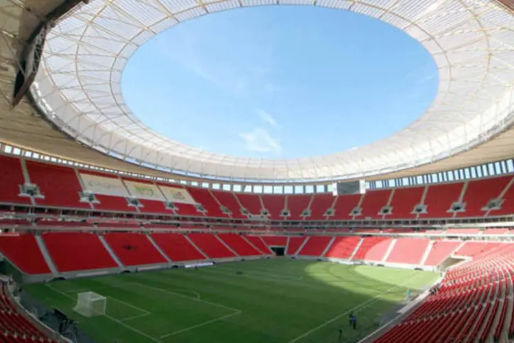 
	Man&eacute; Garrincha: &aacute;rea em volta do est&aacute;dio est&aacute; isolada e tr&acirc;nsito das vias pr&oacute;ximas foi desviado
 (Mateus Baeta/ Portal da Copa)