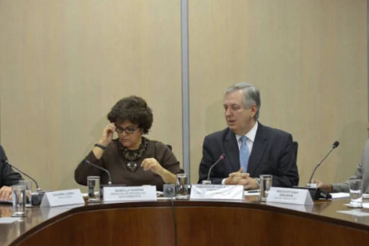 
	Bras&iacute;lia - Assinatura de contrato de monitoramento da Floresta Amaz&ocirc;nia entre BNDES e OTCA com a presen&ccedil;a dos ministros do Meio Ambiente, Izabella Teixeira, e das rela&ccedil;&otilde;es Extereiores Luiz Alberto Figueiredo
 (Agência Brasil)
