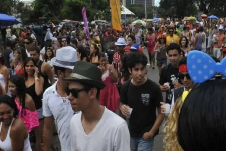 Pessoas esperam desfile do bloco no sábado (Getty Images)