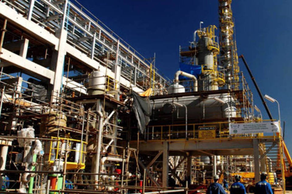 Petrobras faz 1º carregamento de nafta na refinaria Rnest