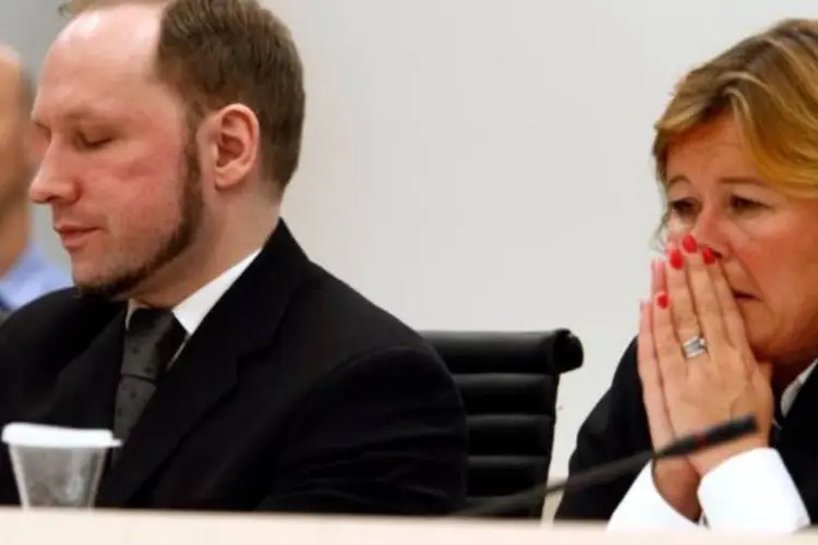 
	Sem demonstrar nenhum arrependimento pelos crimes, Anders Behring Breivik ofereceu ao tribunal de Oslo uma sauda&ccedil;&atilde;o de bra&ccedil;o esticado e punho cerrado, antes de ouvir a senten&ccedil;a
 (Heiko Junge/NTB Scanpix/Reuters)