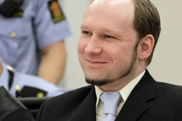 
	O ultradireitista Anders Behring Breivik sorri durante julgamento na Noruega: veredicto foi justificado por que ele &eacute; um&nbsp;&#39;&#39;fan&aacute;tico extremista&#39;&#39;&nbsp;e n&atilde;o um doente mental
 (Roald Berit/AFP)
