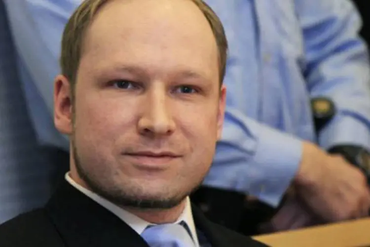 Na retomada de seu julgamento, Breivik não repetiu a saudação extremista que fez nos dias anteriores (Lise Aserud/AFP)