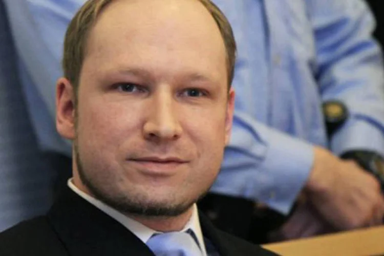 Breivik acredita estar 'legalmente capacitado', ao contrário do que concluiu o primeiro relatório psiquiátrico ao qual foi submetido, que indicava uma esquizofrenia paranoide (Lise Aserud/AFP)