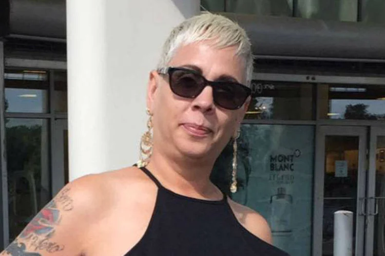 
	Brenda McCool: m&atilde;e solteira de 11 filhos, ela protegeu um deles da mira de Omar Mateen durante o ataque na boate Pulse
 (Reprodução/Facebook)