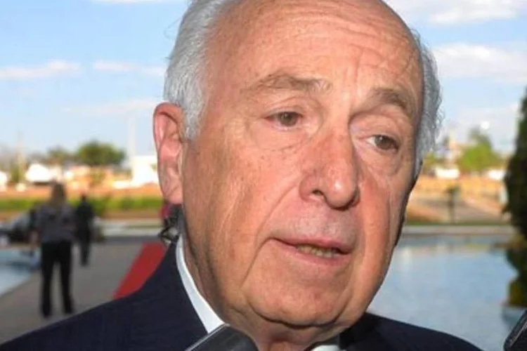  Luiz Carlos Bresser-Pereira: professor emérito da FGV e ex-ministro da Fazenda  (Foto: Wikimedia Commons)