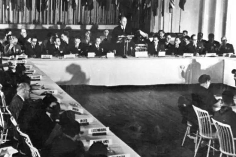 Abertura da conferência de Bretton Woods: em Bretton Woods, como ocorre atualmente, os países agora chamados emergentes buscaram ocupar um lugar na diretoria do FMI (©FMI/AFP / Us National Archivo)
