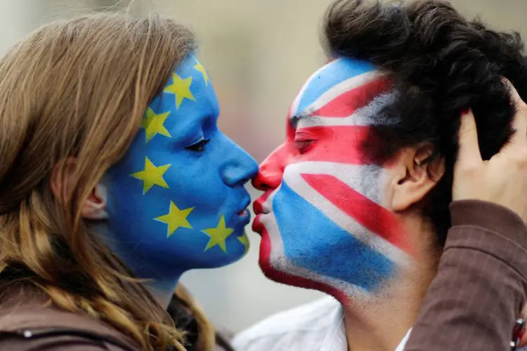 Brexit: o Reino Unido e os 27 países do bloco primeiro devem fechar um acordo de separação, antes de começar a discutir suas futuras relações (Hannibal Hanschke/Reuters)