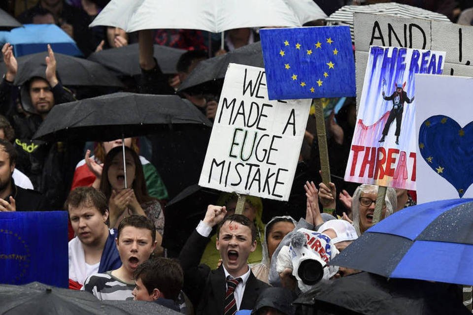 Parlamentares discutem petição para novo referendo do Brexit