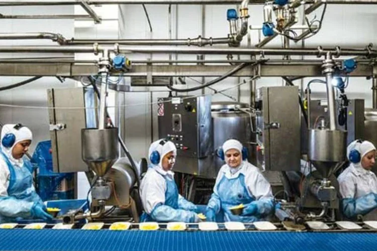 
	Linha de produ&ccedil;&atilde;o da BRF: a receita l&iacute;quida da empresa no trimestre avan&ccedil;ou 14,4% para R$ 8,281 bilh&otilde;es
 (Germano Lüders/EXAME)