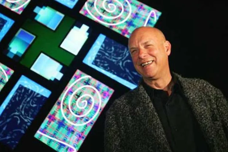 O produtor Brian Eno: as ideias inovadoras podem vir de lugares improváveis, como um estúdio (Sergio Dionisio/Getty Images)