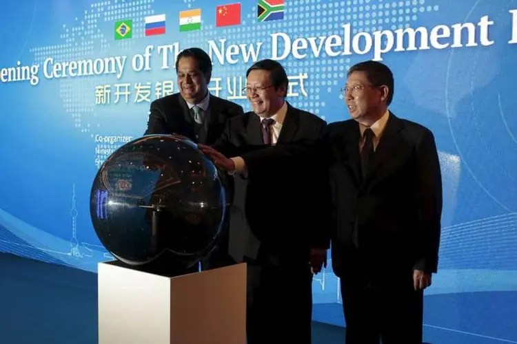 
	Presidente do Novo Banco de Desenvolvimento, Ministro das Finan&ccedil;as da China e prefeito de Xangai na cerim&ocirc;nia de abertura do NBD, na China
 (REUTERS/Aly Song)
