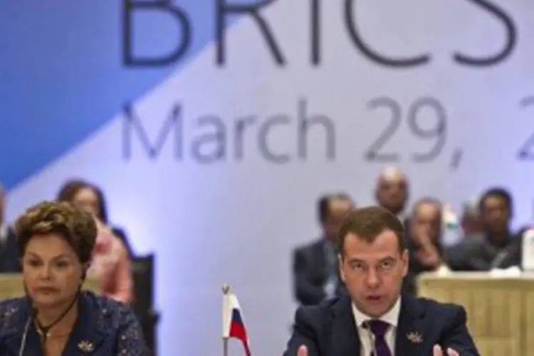 Ministros das Finanças e chefes dos bancos centrais foram instruídos a estudar acordos de swaps cambiais e apresentar um relatório na cúpula de líderes dos BRICs (Prakash Singh/AFP)