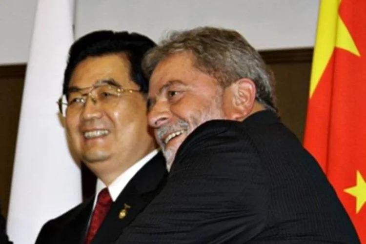 O presidente da China, Hu Jintao, e Lula devem discutir a implantação do trem de alta velocidade que vai interligar Campinas, São Paulo e Rio