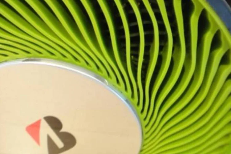 Os raios de dentro do pneu são feitos a partir de resinas termoplásticas reutilizáveis, juntamente com a borracha utilizada na parte de banda de rodagem, ambos 100% recicláveis (Divulgação)